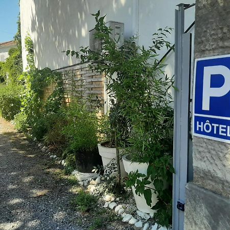 Hotel La Tour Des Fees Quissac  ภายนอก รูปภาพ