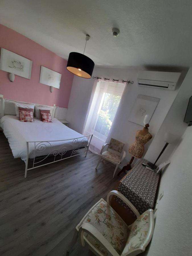 Hotel La Tour Des Fees Quissac  ภายนอก รูปภาพ