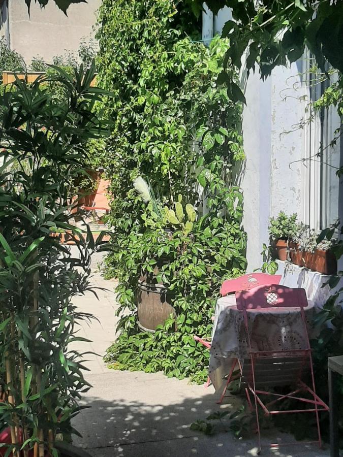 Hotel La Tour Des Fees Quissac  ภายนอก รูปภาพ