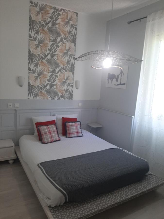 Hotel La Tour Des Fees Quissac  ภายนอก รูปภาพ