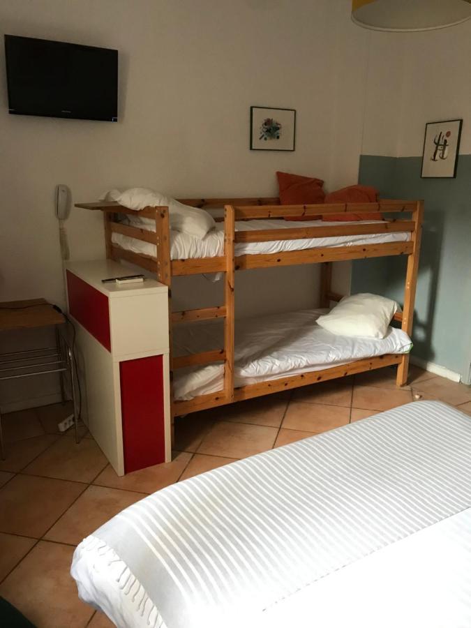 Hotel La Tour Des Fees Quissac  ภายนอก รูปภาพ