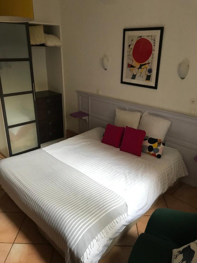 Hotel La Tour Des Fees Quissac  ภายนอก รูปภาพ